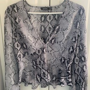 Boohoo - Flowy Blouse/Top